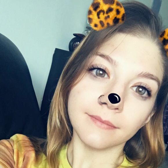 Meet your Posher, Meghan - Picture 2 of 2